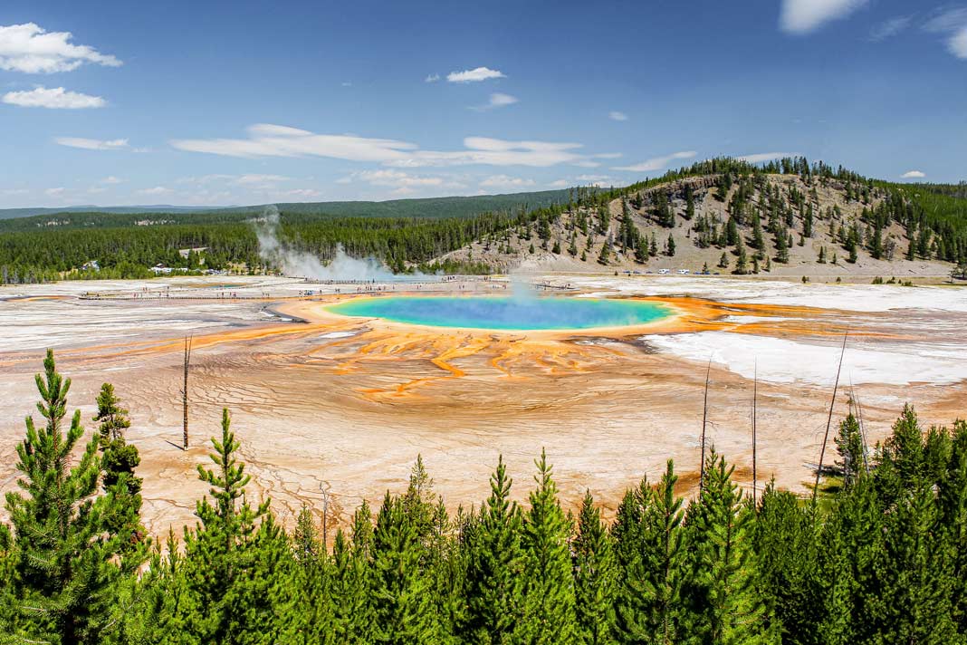 Der Grand Prismatic Hotspring Overlook im Yellowstone Nationalpark