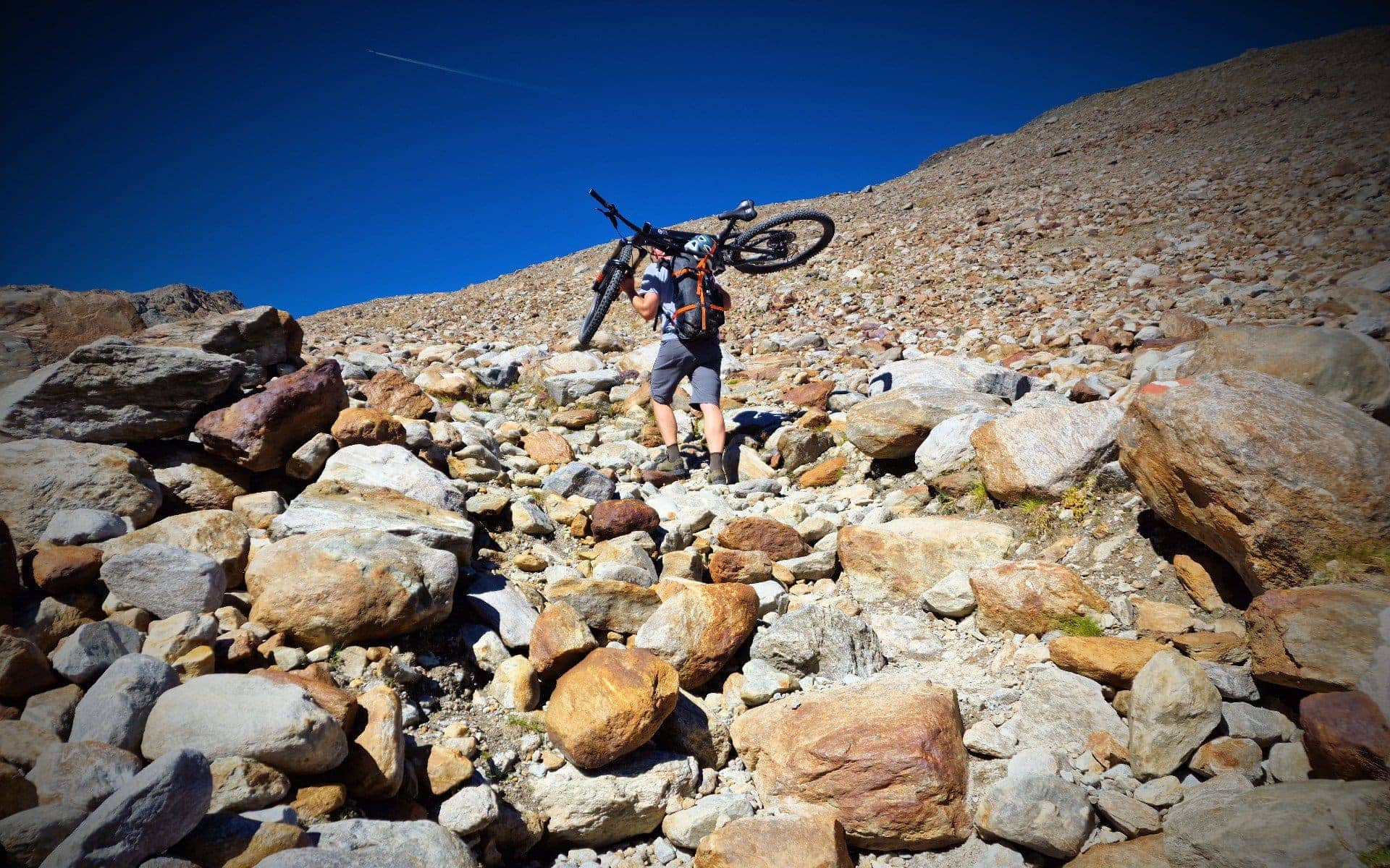 mtb-rucksack-test MTB Rucksack Test: vier Modelle im Vergleich - Ortlieb Atrack