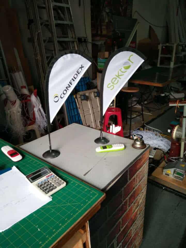 Mini Teardrop table flag