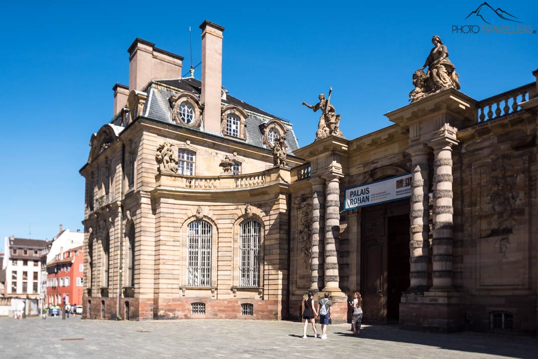Der Eingang zum Palais Rohan