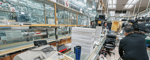 jewelry heist suspects tunnel wall into LA store