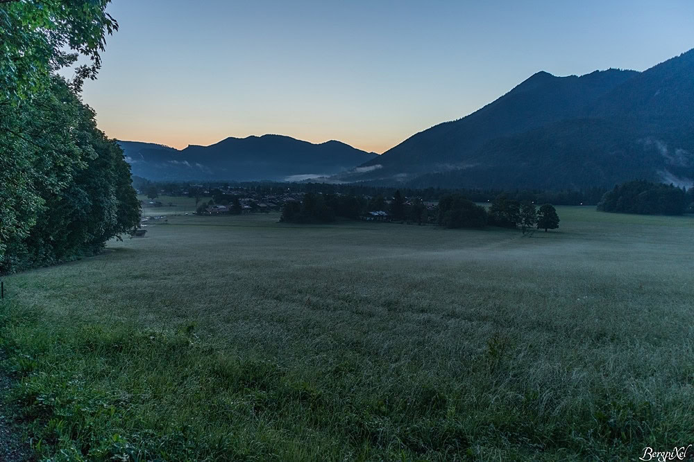 Der Blick am Morgen über Kreuth am Tegernsee