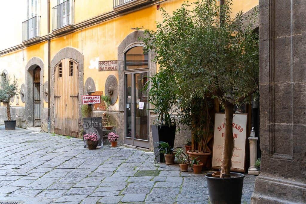 szpital dla lalek w neapolu