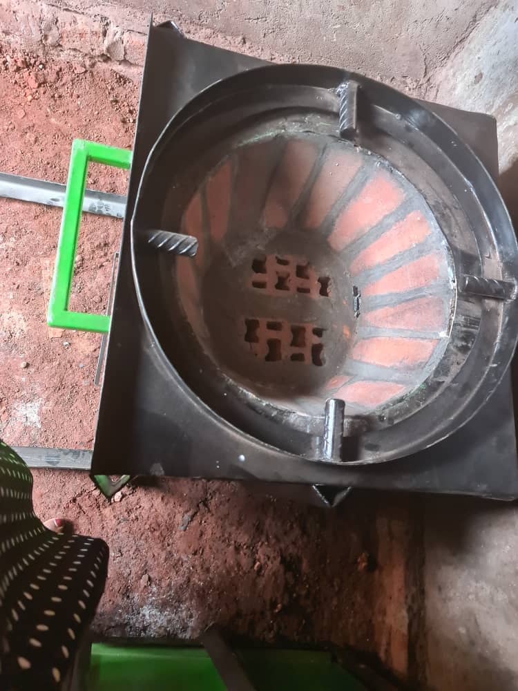 daniel-schlegel-umweltstiftung-solaroefen-in-uganda-5