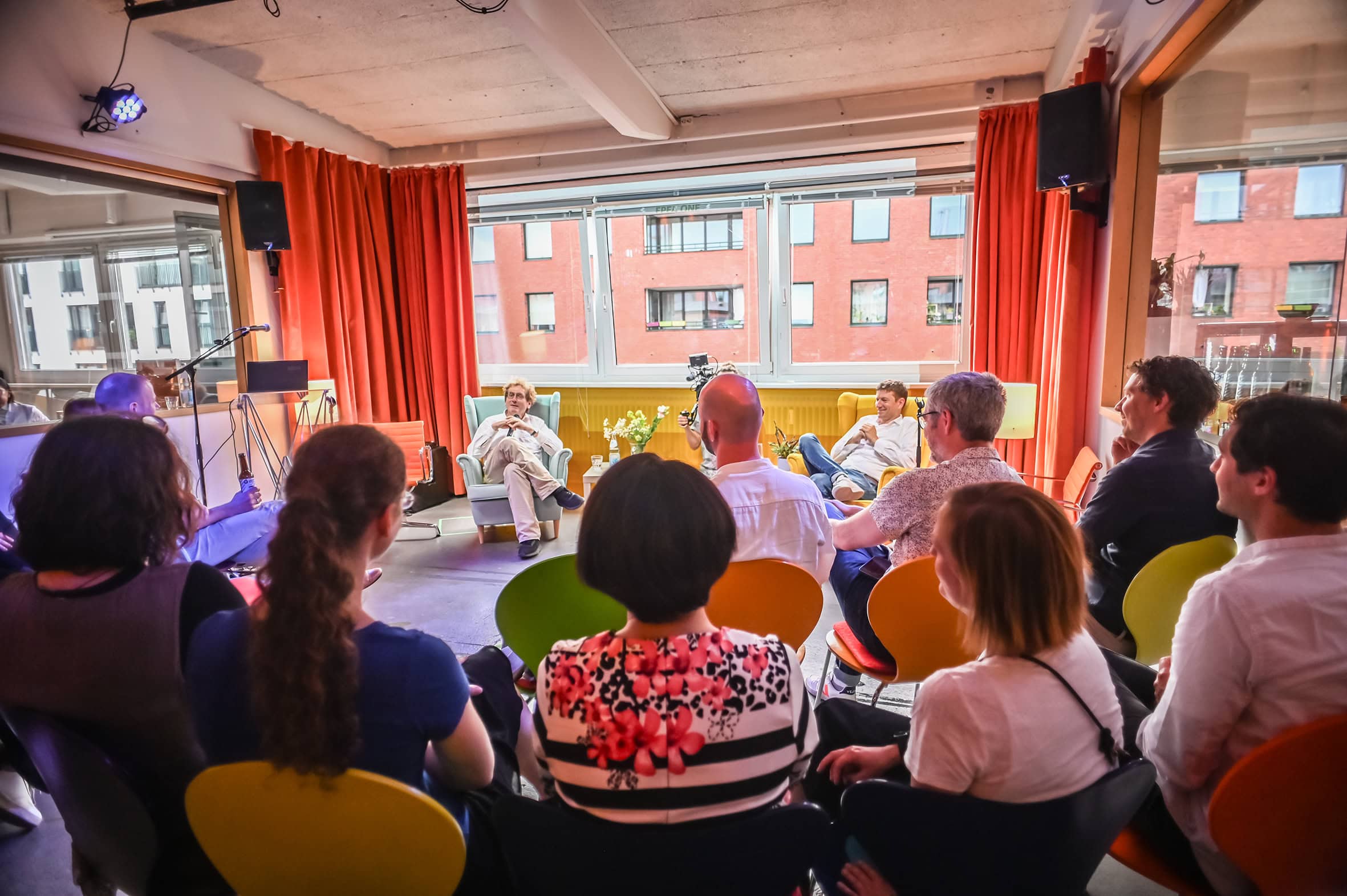 Podiumsdiskussion im „Plenum“