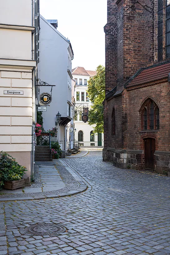 Eine Gasse im Nikolaiviertel in Berlin