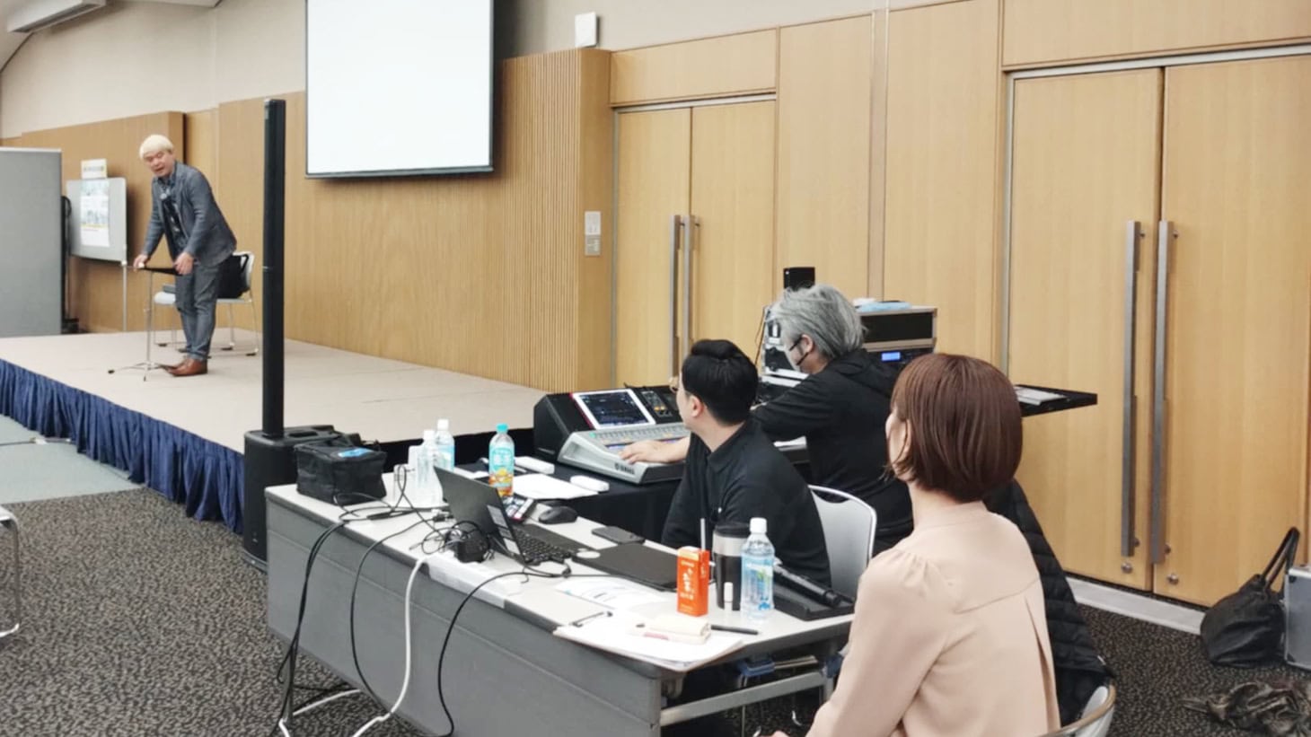 終活フェアでマジックショー!52歳が感じた「いきいき生きる」ということ 4 終活フェア マジックショー ステージ準備 音響スタッフ席から