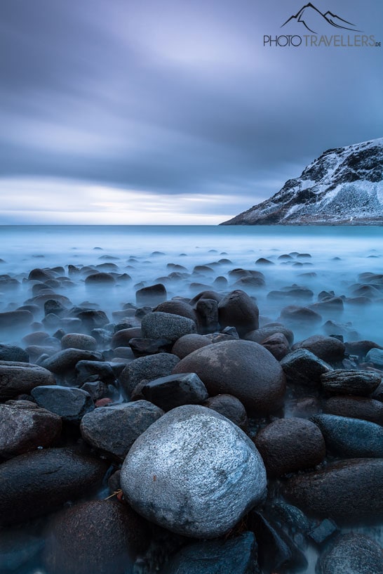 Eine Langzeitbelichtung am Unstad Beach auf den Lofoten
