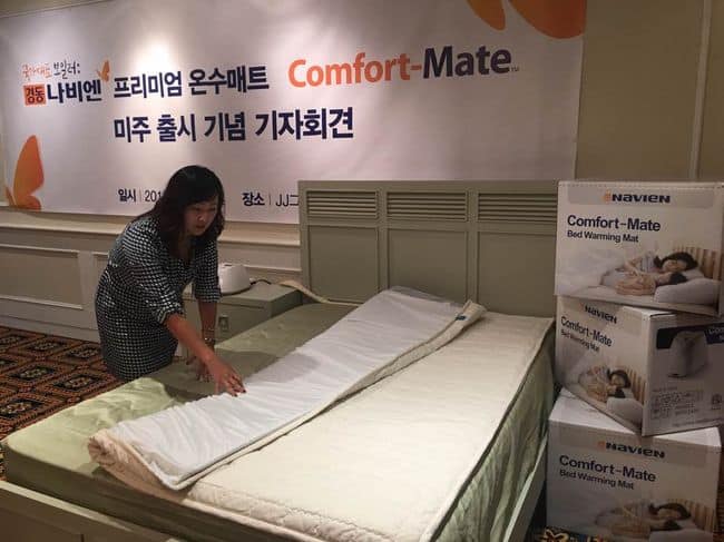 KD Navien overseas manager Stacey Kang is introducing the Comfort Mate at the press conference on Oct. 4.