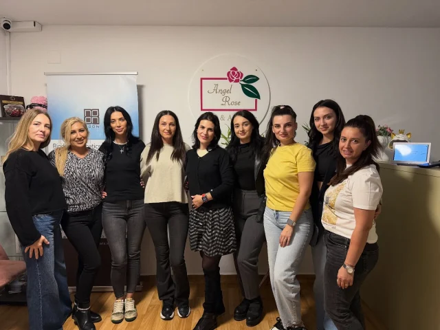 ✨ O zi plină de emoții și mândrie!
Astăzi, grupa noastră nouă de curs acreditat pentru operator aparatură corporală a susținut examenul în fața doamnelor de la Ministerul Muncii — și au strălucit! 🌟
Fetele mele au demonstrat nu doar cunoștințe și profesionalism, ci și pasiune, ambiție și încredere în ele.
Sunt nespus de mândră de tot parcursul vostru, de felul în care ați evoluat și de energia frumoasă pe care o aduceți în această meserie. 💖
Felicitări, dragele mele! Ați făcut un pas important spre un viitor plin de reușite și satisfacții.
Continuați să credeți în voi — lumea frumuseții are nevoie de oameni ca voi! 🌺