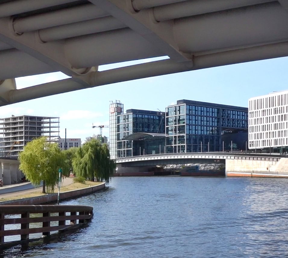 Spreefahrten Berlin Friedrichstraße - Berliner Hauptbahnhof Spreefahrten Berlin Friedrichstraße - Berliner Hauptbahnhof