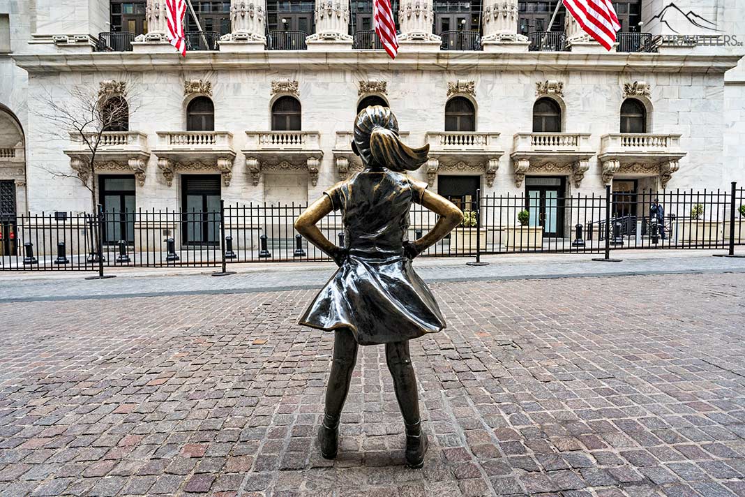 Die Statue des Fearless Girl vor der NYSE