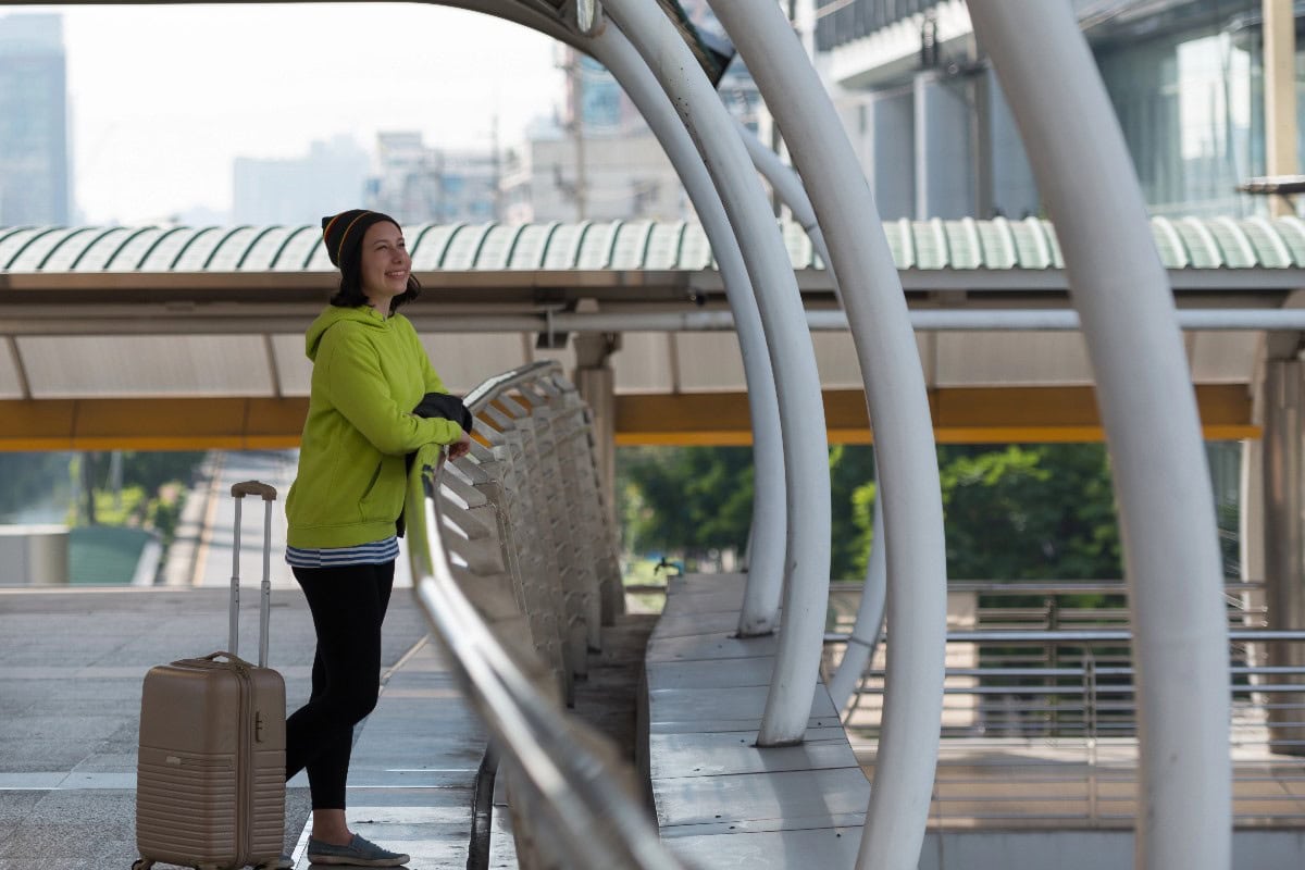 how to travel for free