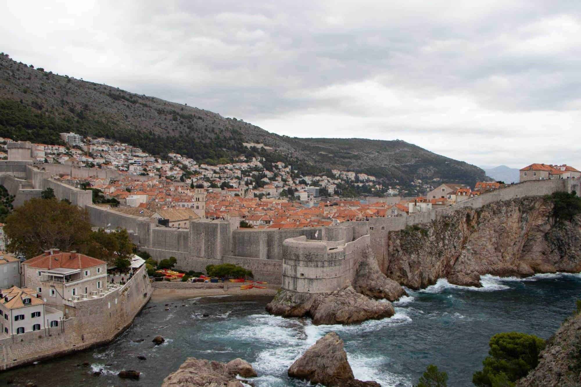 Dubrovnik Altstadt und Stadtmauern am Meer - Balkan Roadtrip Dubrovnik Altstadt und Stadtmauern am Meer - Balkan Roadtrip