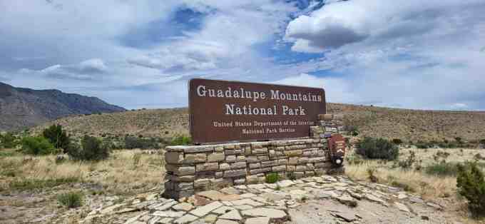Guadalupe Mountain NP Das Schild am Eingang zu Guadaluoe Mountain National Park
