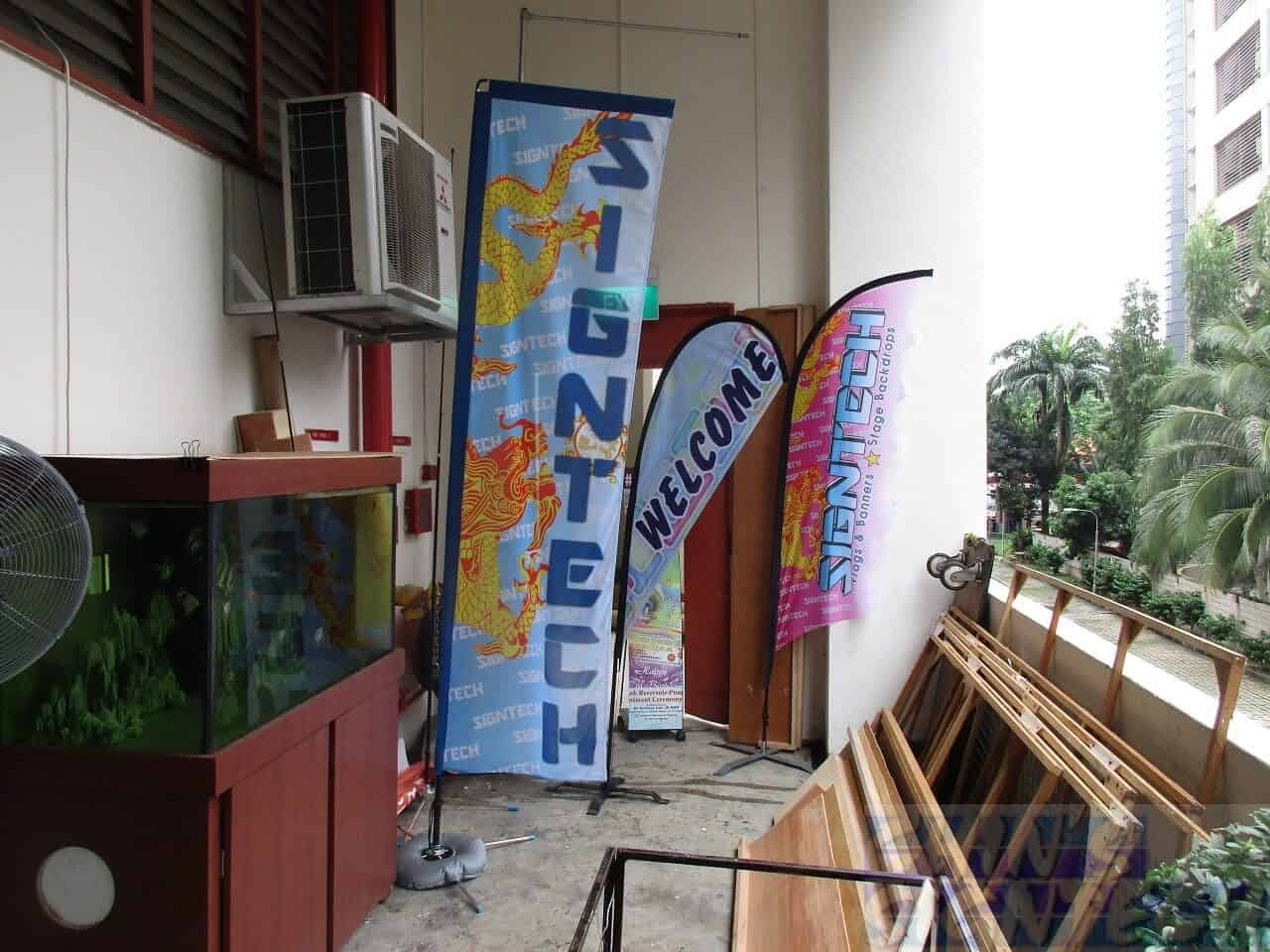 3 meter Block flag with blue pocket sleeves