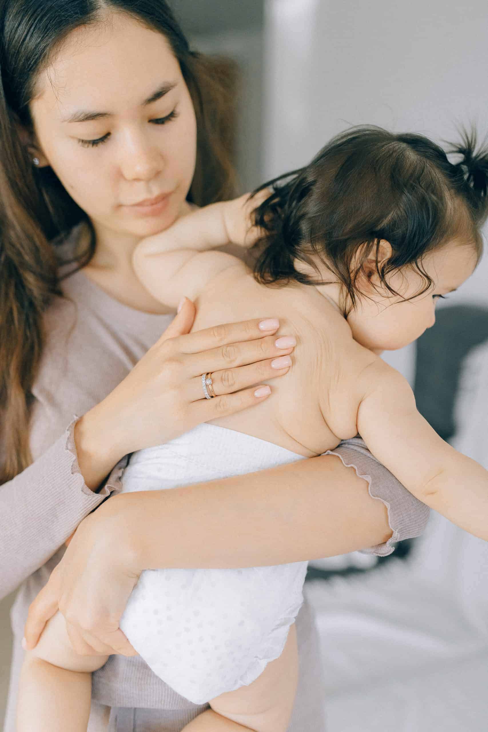外籍幫傭|4年生2個可請外傭立委批衝擊女性就業市場 李俊俋:外傭政策研議中 會跨部會討論 外勞陪伴母親哺乳親子時光出國工作專業服務.