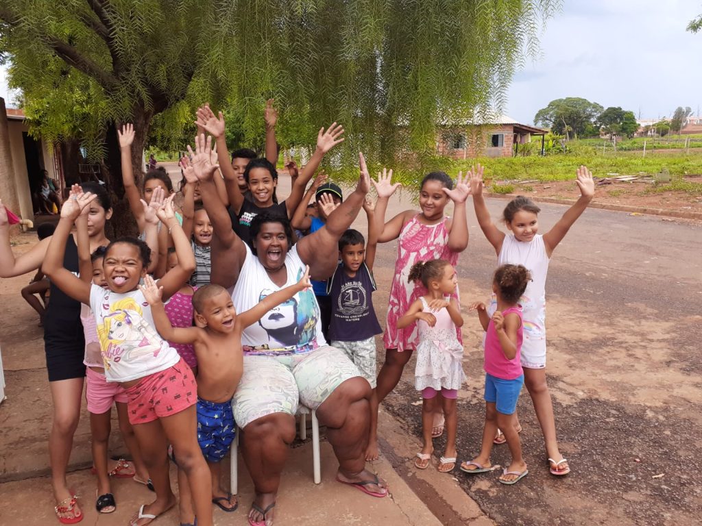 Projeto Social Mãos que Brilham em Castilho: 10 anos de amor e solidariedade transformando vidas Projeto Social Mãos que Brilham em Castilho