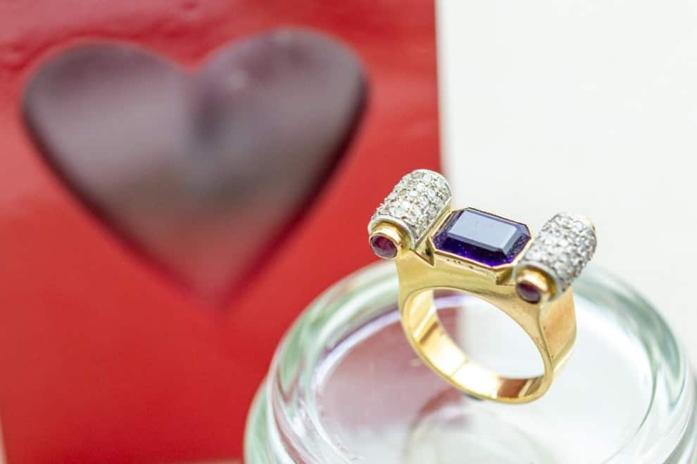 El Monte La Caja de Canarias Subasta febrero 2026 - Sortija oro estilo Chevalier (vista lateral)