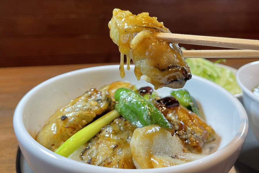 【中華レストラン とらの子】牡蠣丼セット(サラダ・ミニラーメン付き)(税込1,650円) 【中華レストラン とらの子】牡蠣丼セット(サラダ・ミニラーメン付き)(税込1,650円)