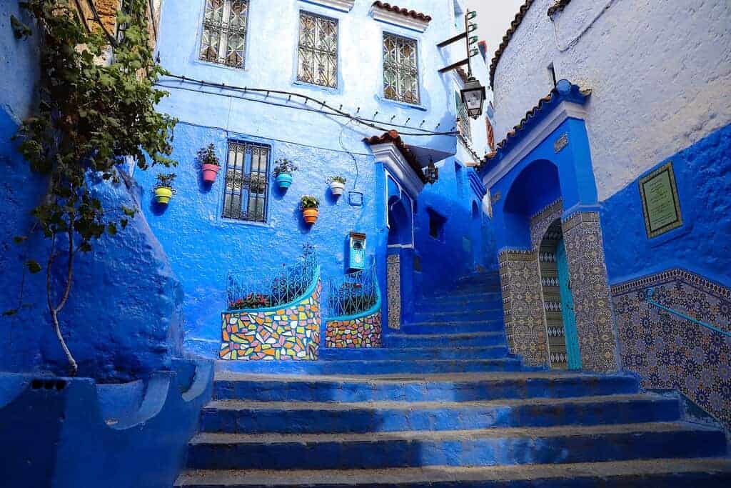 Wander-Chefchaouens-impressively-blue-streets