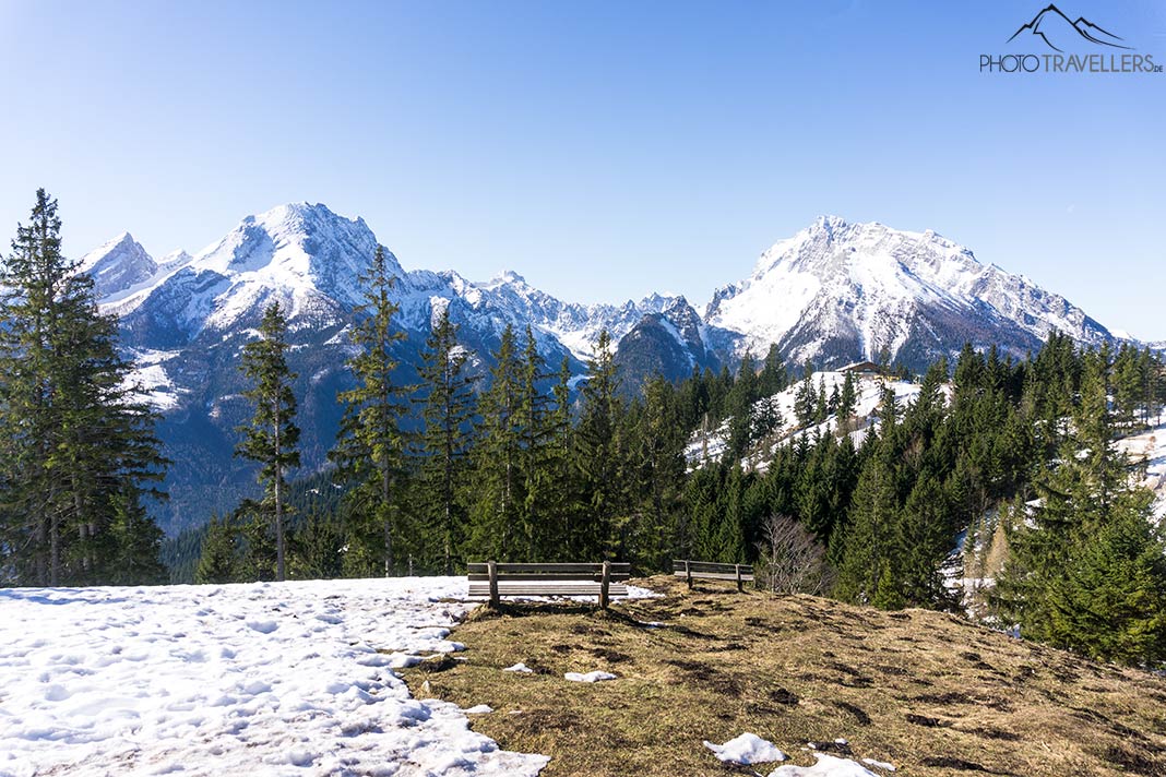 Eine Bank am Gipfel vom Toten Mann mit Blick auf den Watzmann