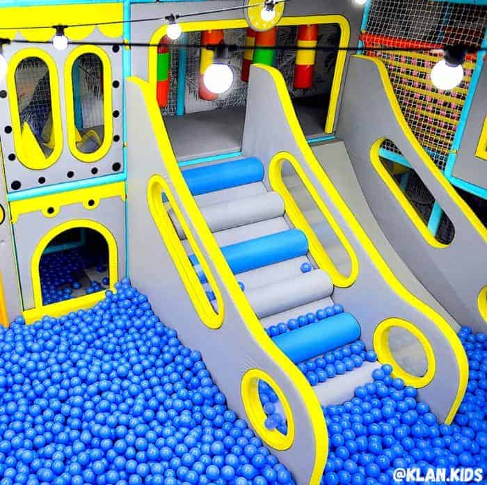 mingi albastre tobogan KLANkids loc de joaca