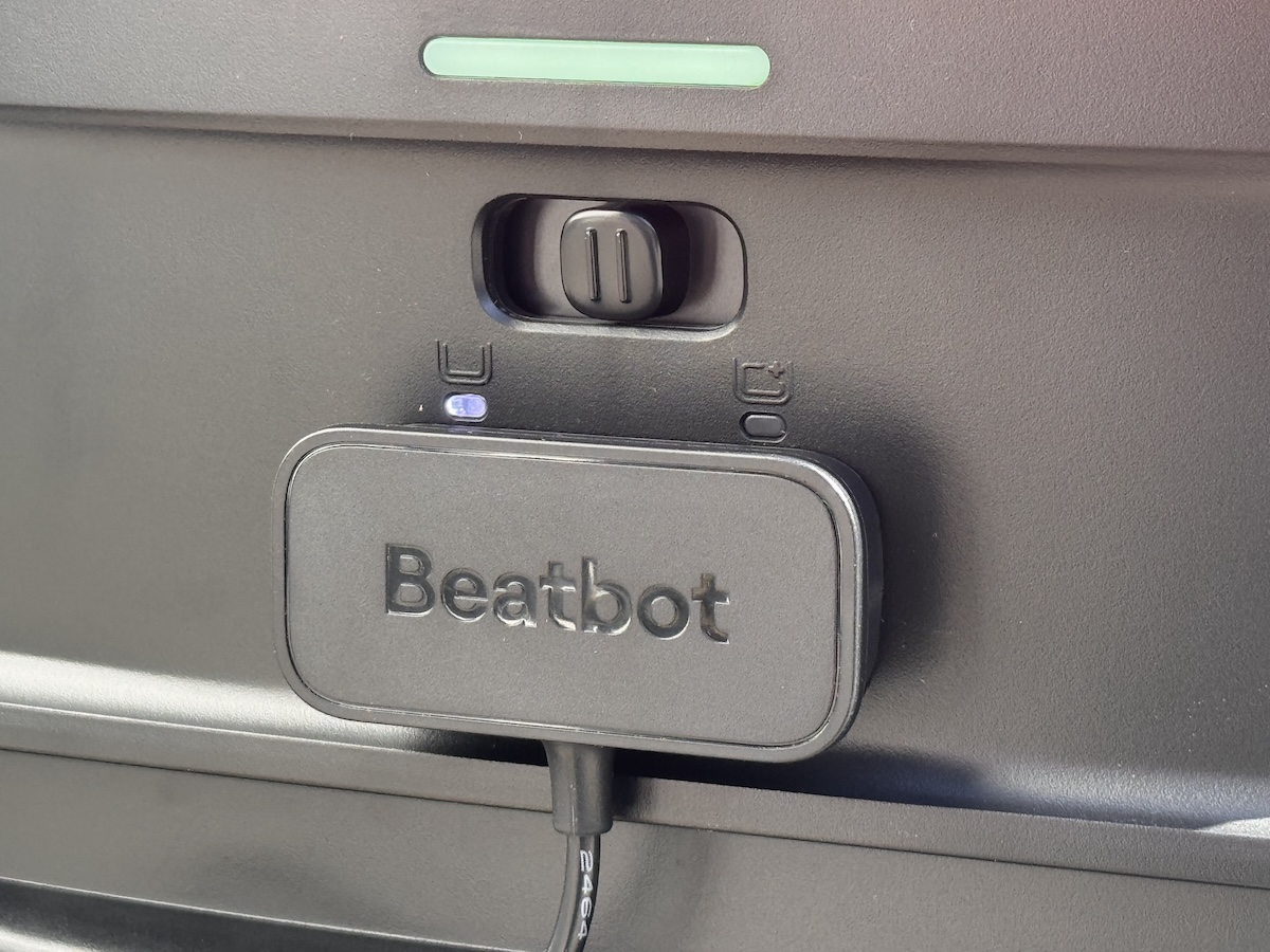 Beatbot Sora 30: Rückseite mit Schalter und Steckeranschluss