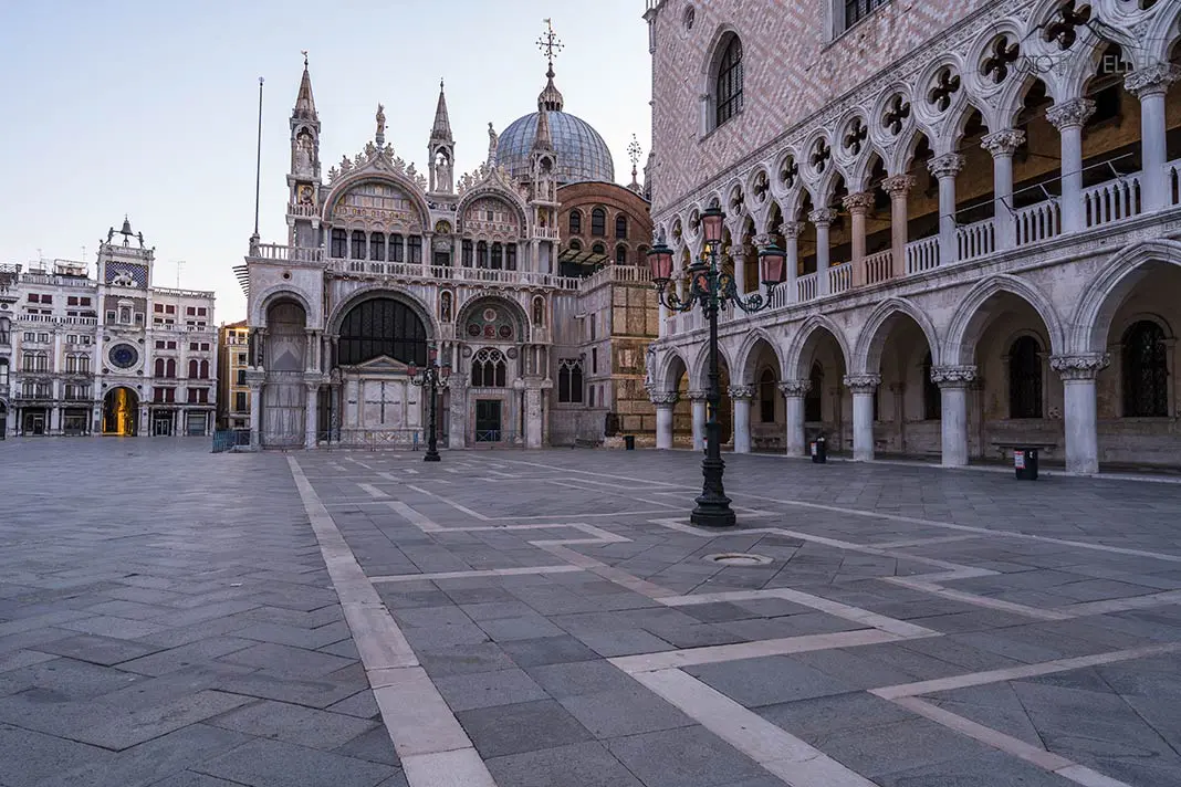 Die Basilica San Marco und der Dogenpalast am Markusplatz in Venedig