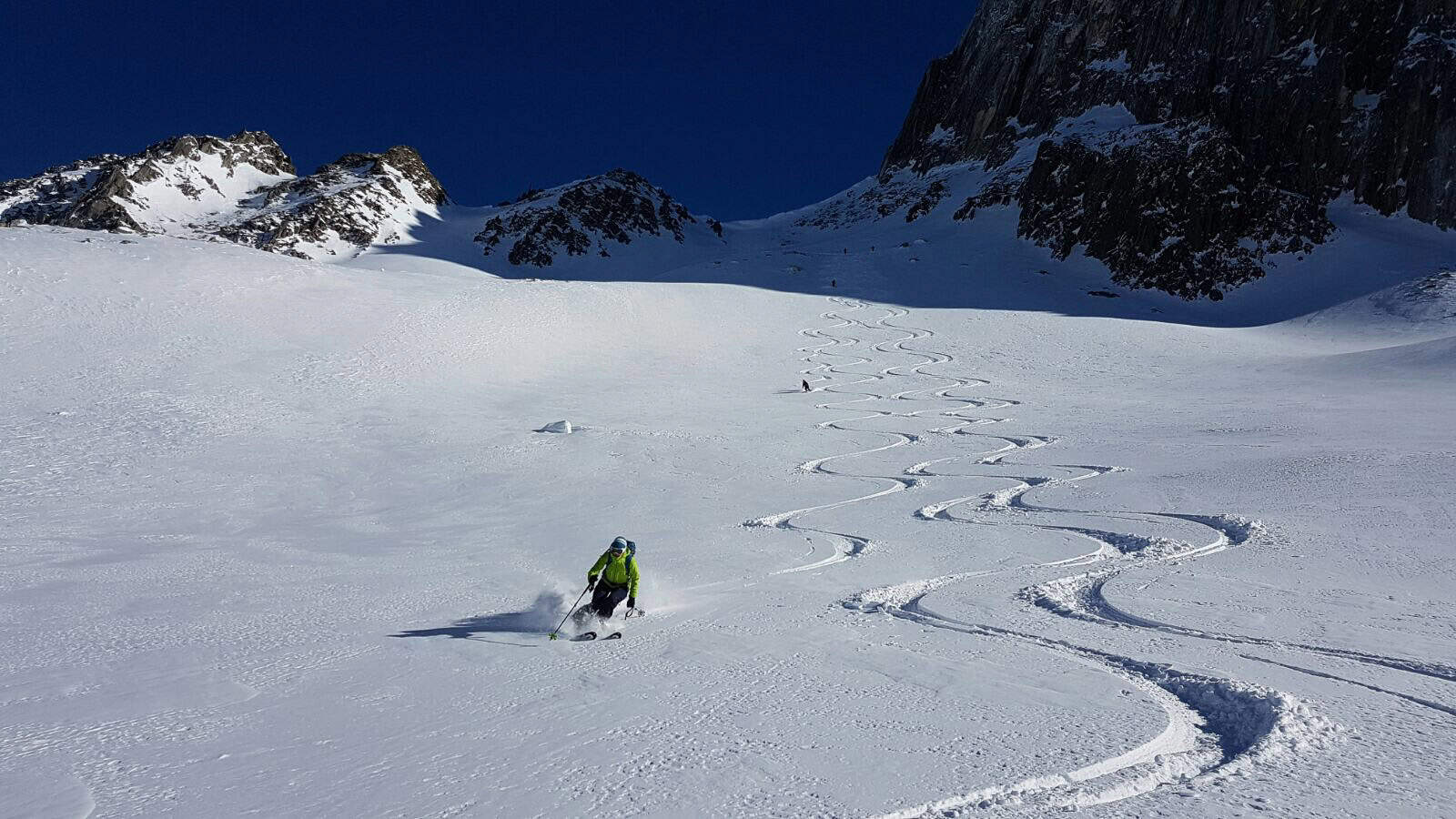 Departure in powder in Disentis