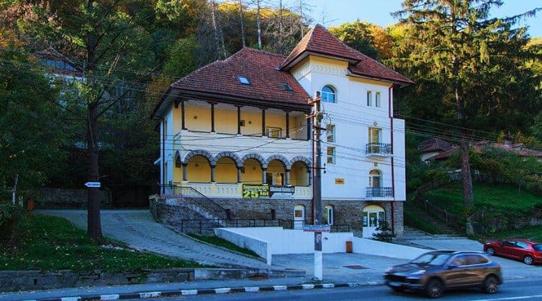 statiunea calimanesti caciulata vila turnul