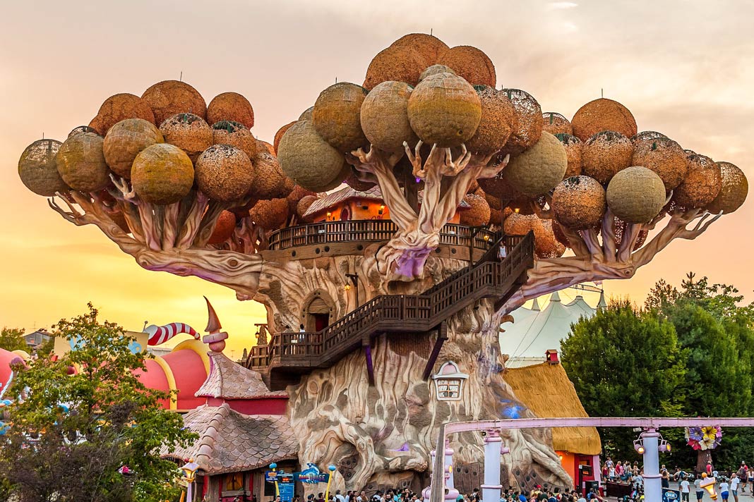 Eine Attraktion im Gardaland am Gardasee