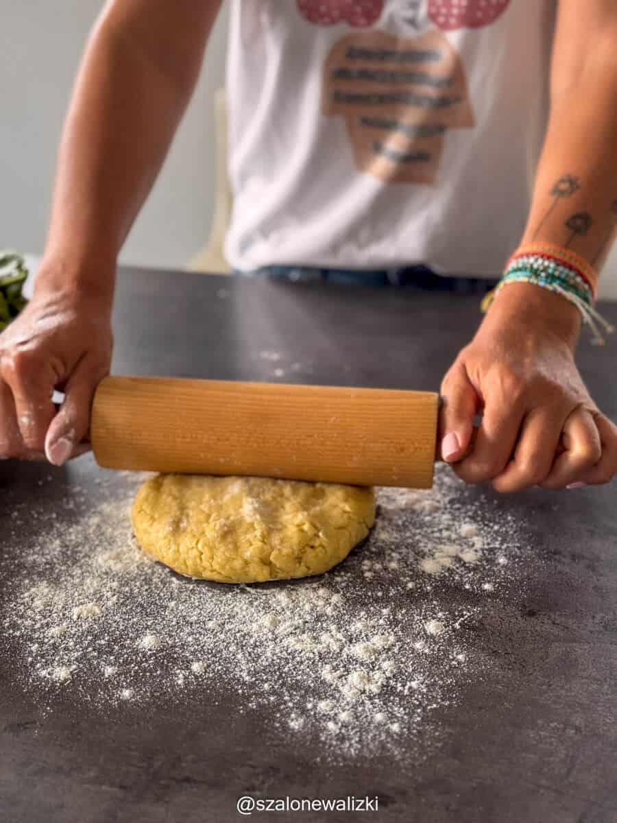 Quishe ze szpinakiem i papryką