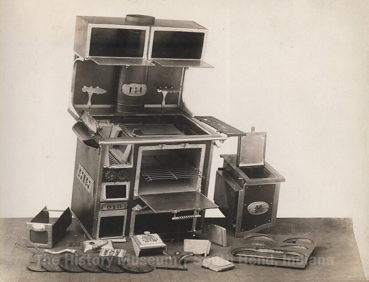 SBRange_ph10629_WM Mechanical vintage arcade game machine with various parts and accessories, early 20th-century amusement equipment, historical gaming technology, antique entertainment machines.