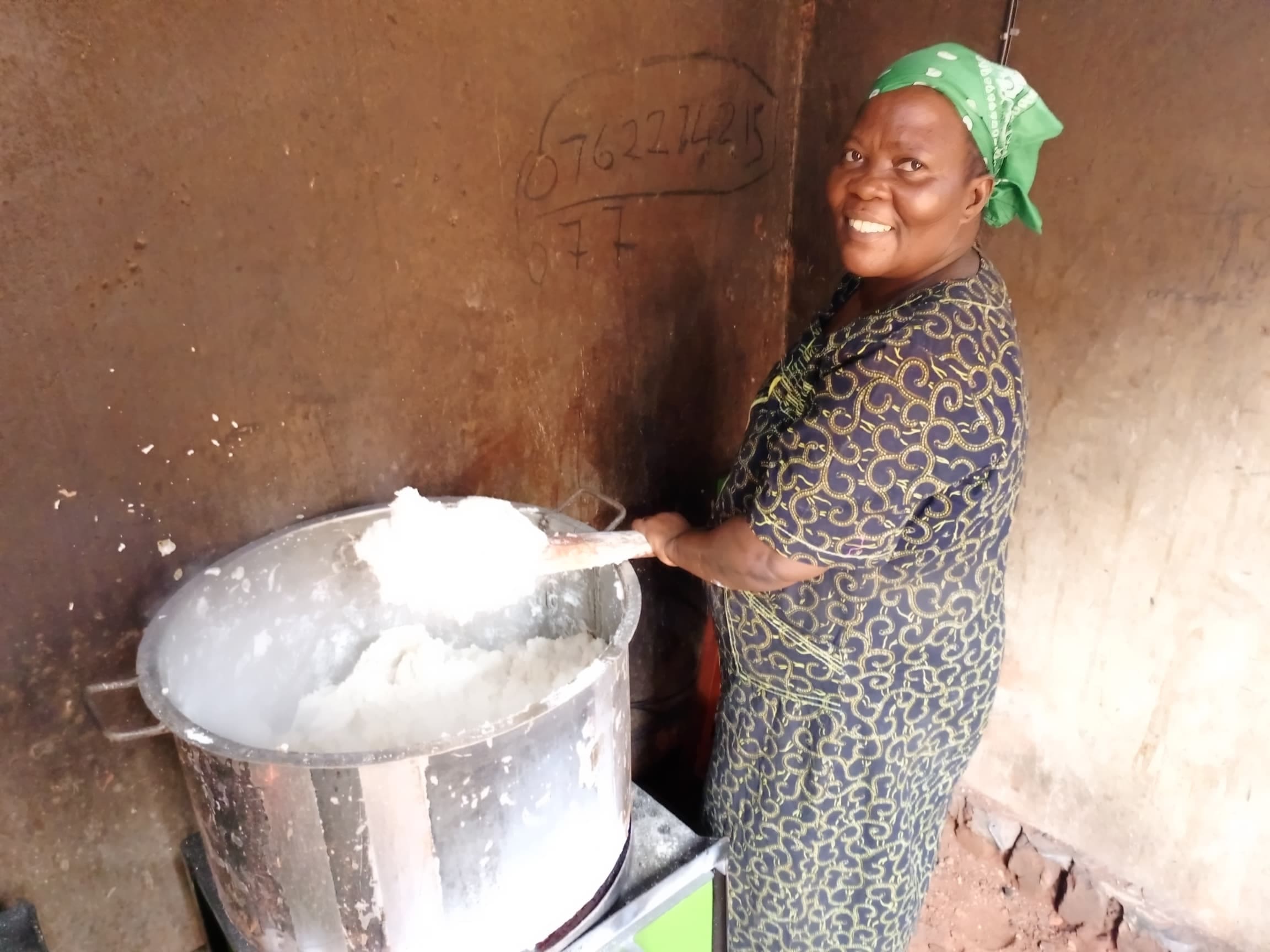 daniel-schlegel-umweltstiftung-solaroefen-in-uganda-9