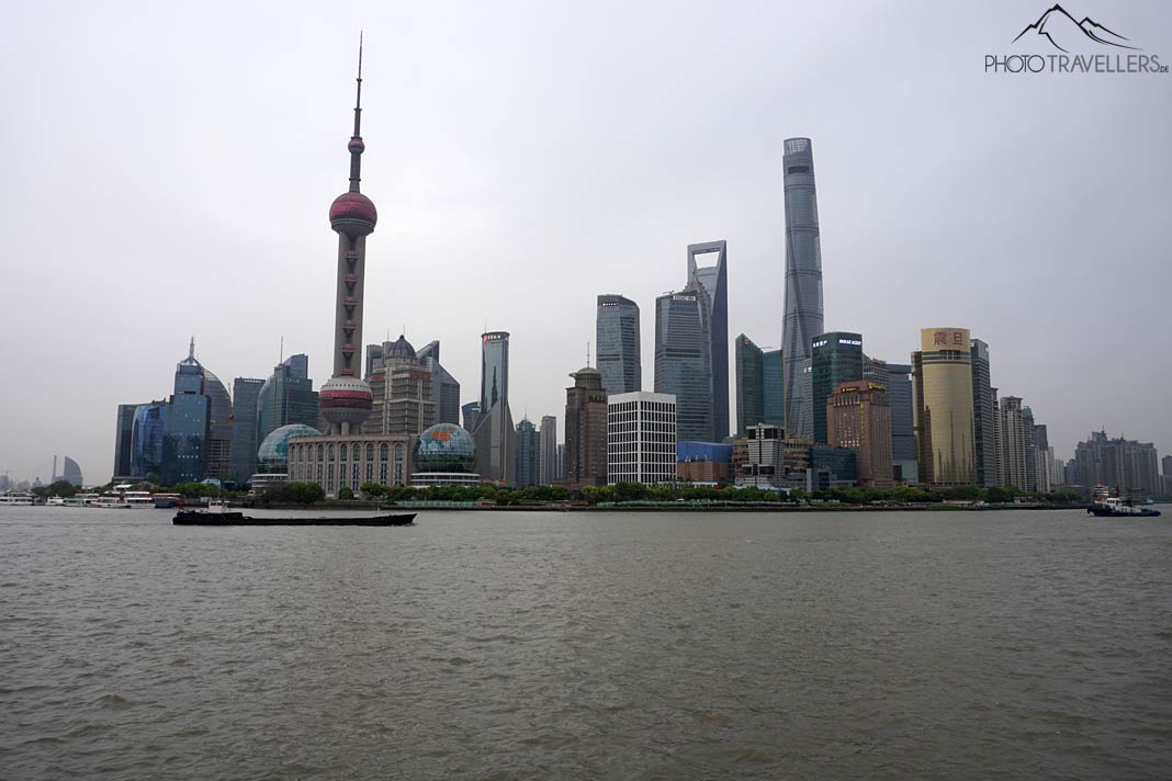 Der Blick vom Bund auf die Skyline von Pudong