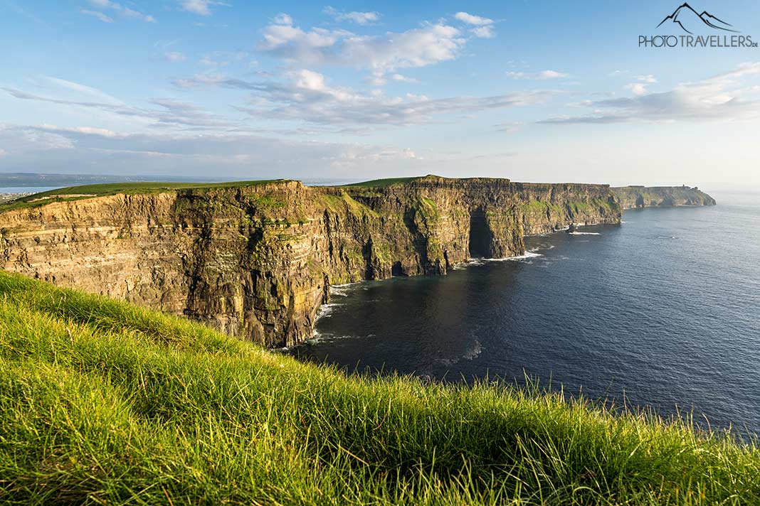 Die Cliffs of Moher im Abendlicht