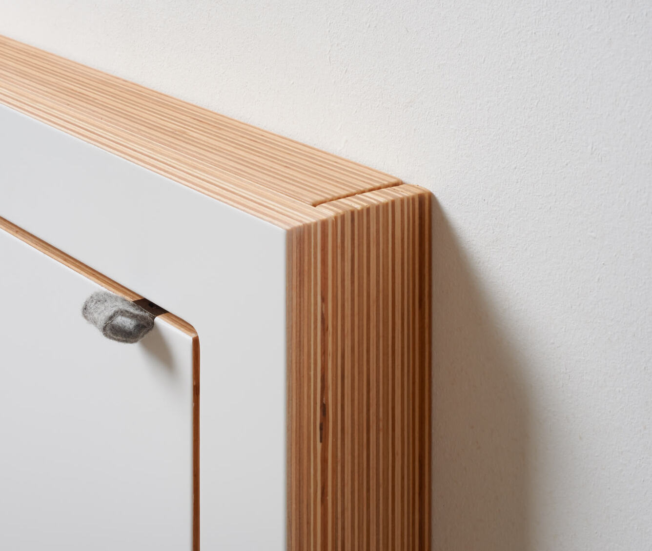 Fläpps Staatssekretär-in 100×60-1 – Weiß | Klappbarer Design Wandschreibtisch