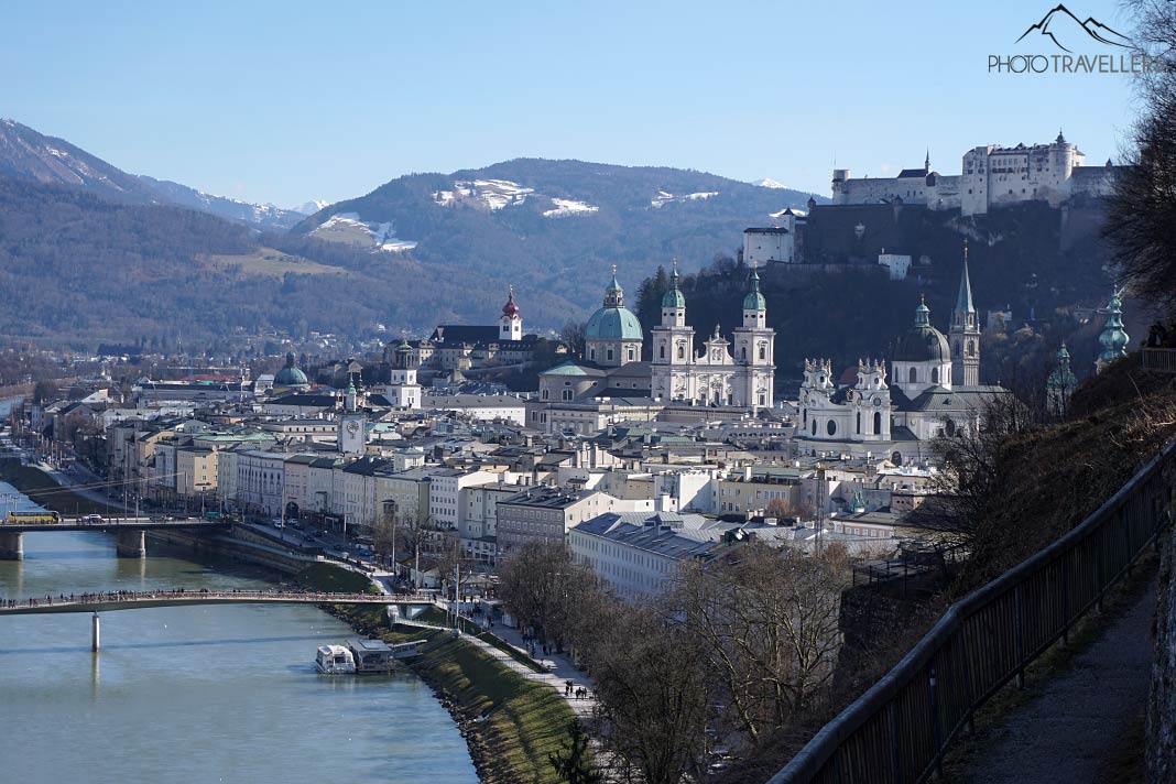 Der Blick auf Salzburg mit der Salzach vom Mönchsberg aus gesehen