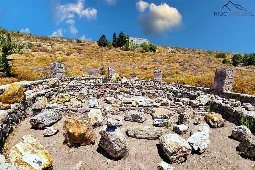 Uralte Steinblöcke sind im UNESCO-Geopark bei Sigri zu sehen