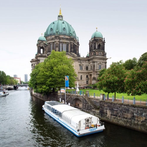 Anlegestelle Berliner Dom - Blick von der Friedrichsbrücke Anlegestelle Berliner Dom - Blick von der Friedrichsbrücke