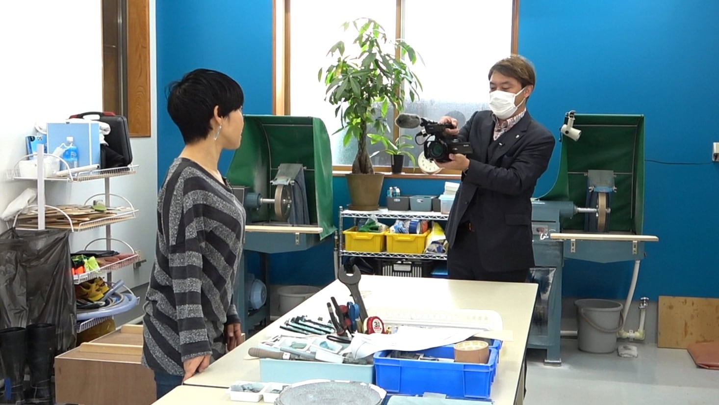 富山市のラジオとYouTubeがコラボしたメディアミックスプログラム「アメイジングトーク~ラジオ~」の収録が始まりました~♪今回のゲストは、ガラス作家の小島有香子さん☆ 3 aaa - 出張マジックショー