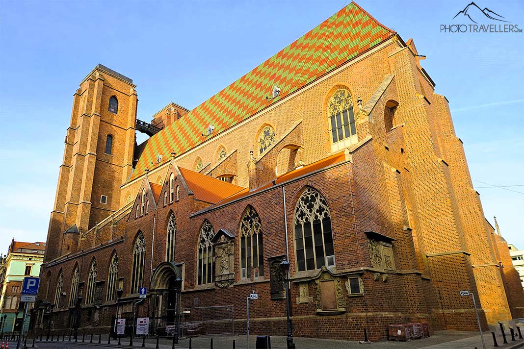 Die Kathedrale Maria Magdalena besticht durch Backsteinfassade und Doppeltürme