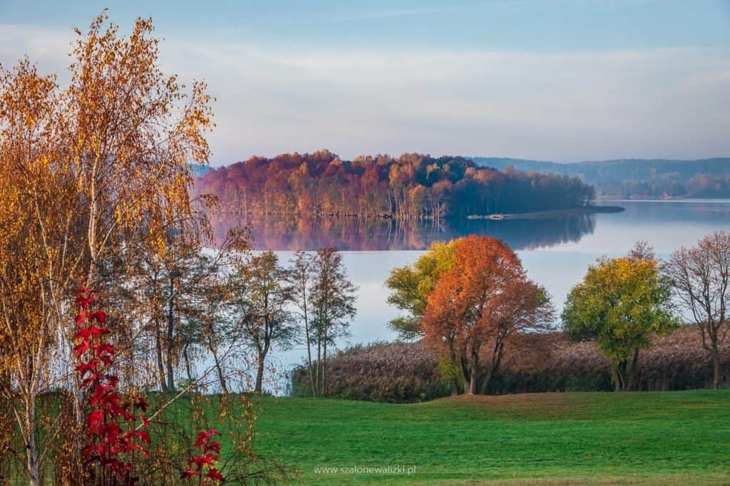 jezioro wulpińskie jesienią