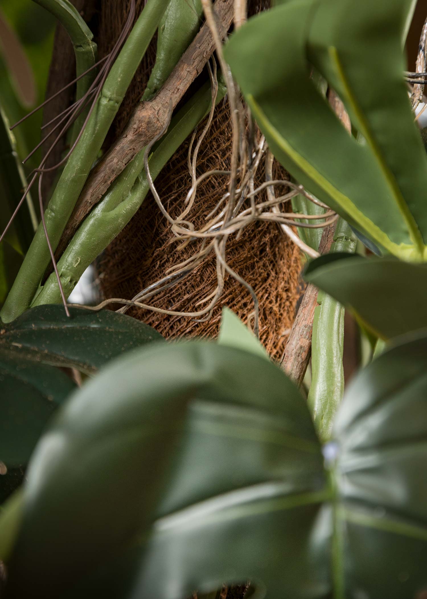 Filodendro-Monstera-Artificiale-Alto-Dettaglio-Tronco-e-Ramificazioni