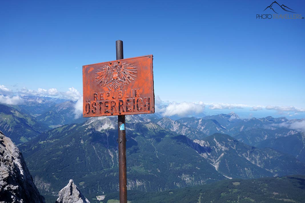 Das Grenzschild zur Grenze zwischen Österreich und Deutschland