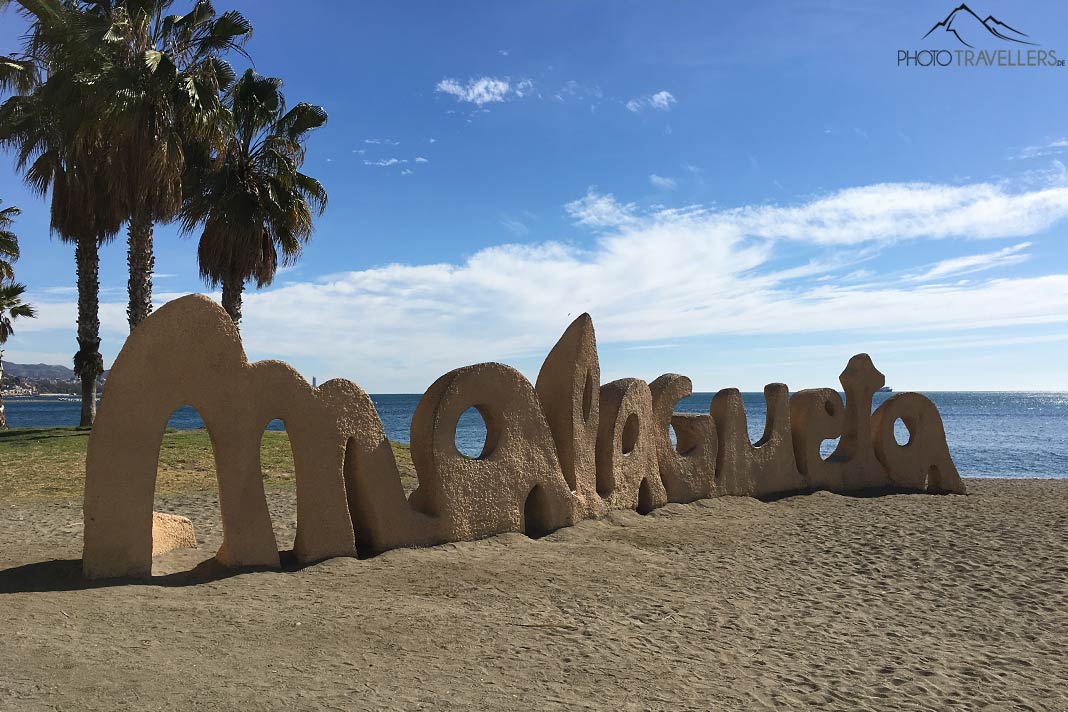 Der Schriftzug am Strand Malagueta in Málaga