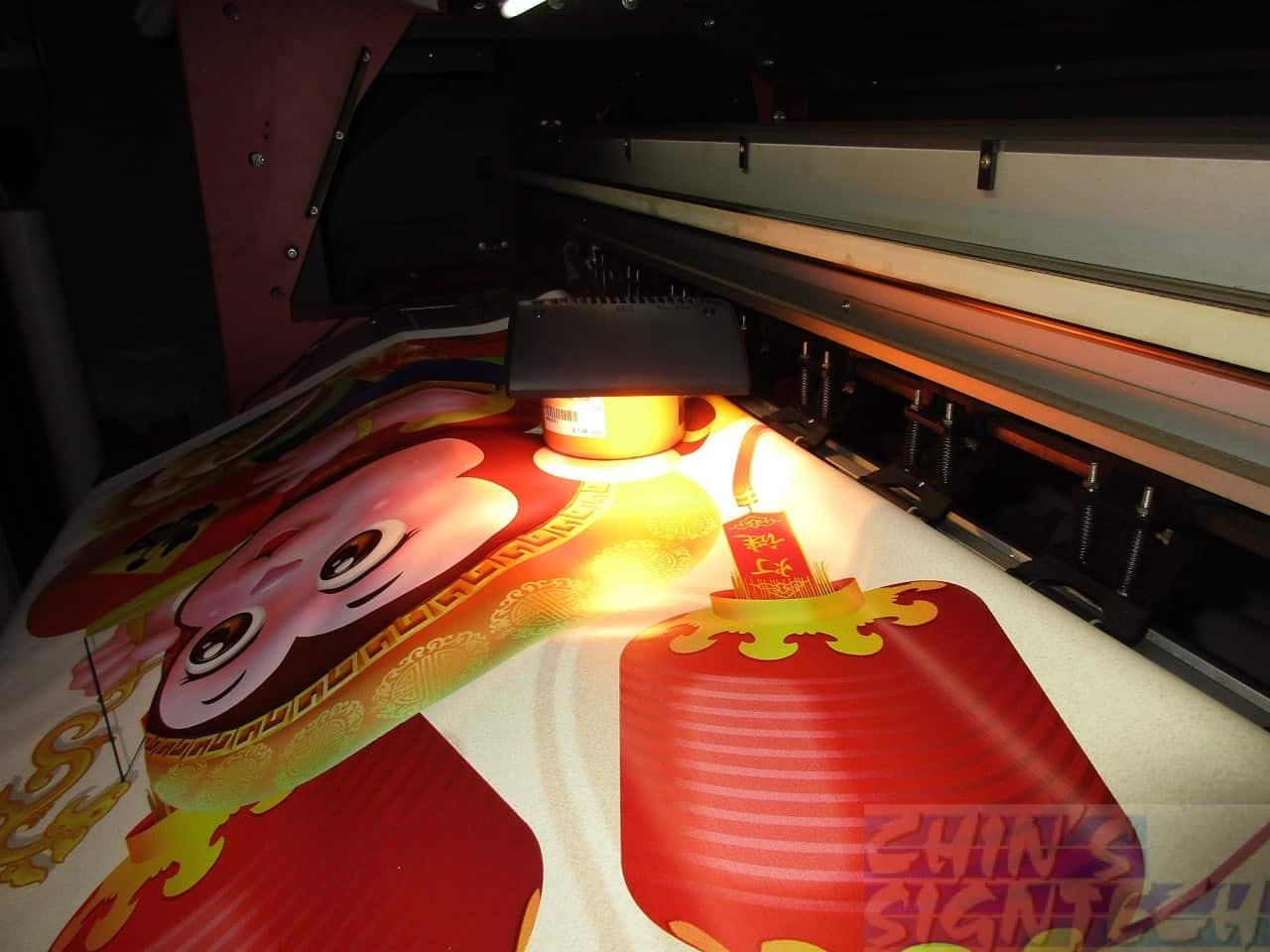Spotlight shine near PVC banner2