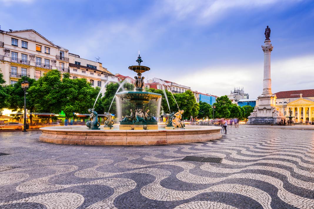Der Platz Rossio gehört zu den Top-Sehenswürdigkeiten in Lissabon