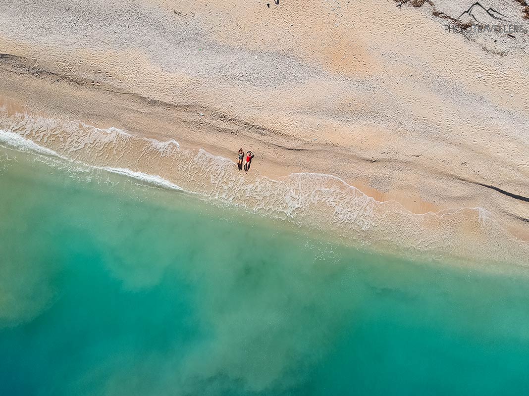 Der wunderschöne Fteri Beach von oben